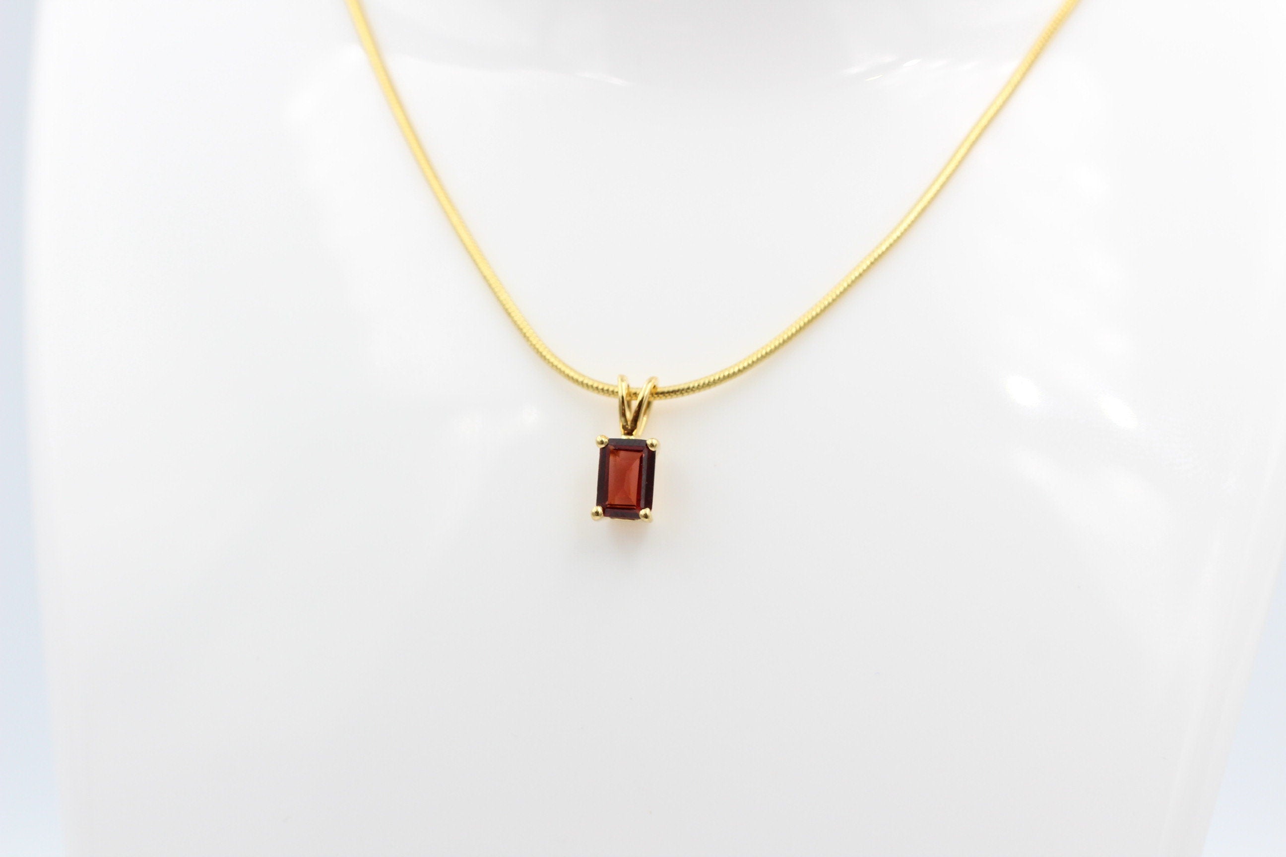 1,1 Carat Granat Anhänger 925 Silber Collier Kette vergoldet Blutroter Granat