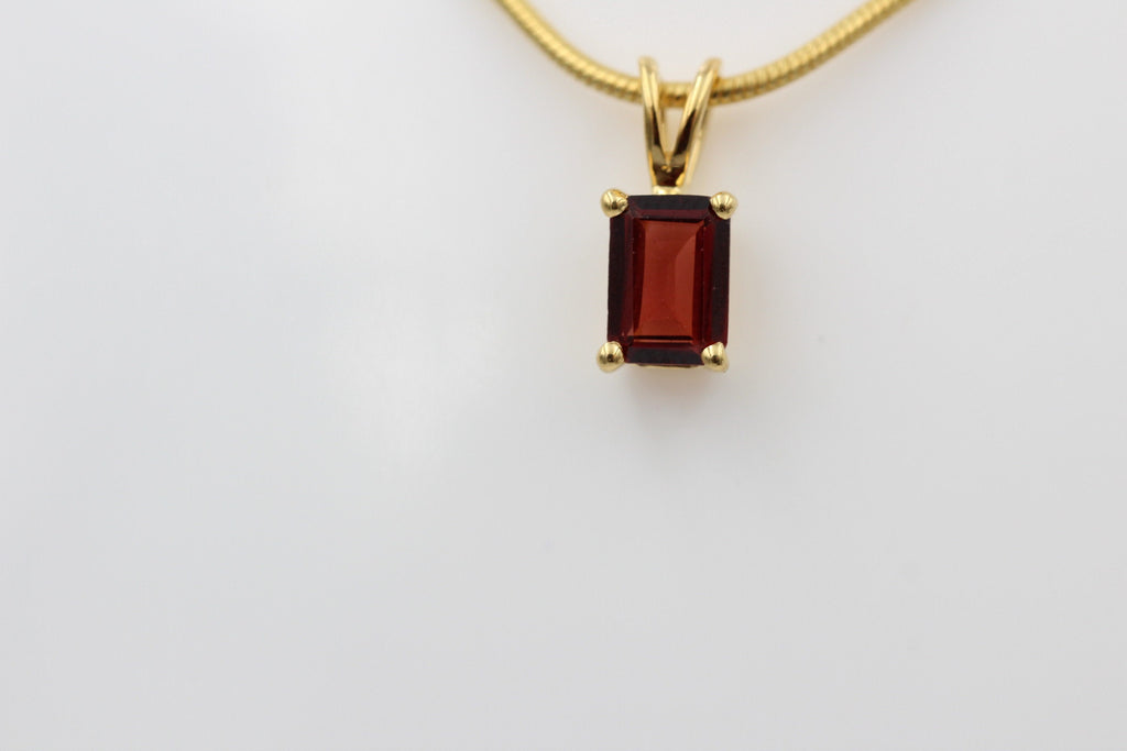 1,1 Carat Granat Anhänger 925 Silber Collier Kette vergoldet Blutroter Granat