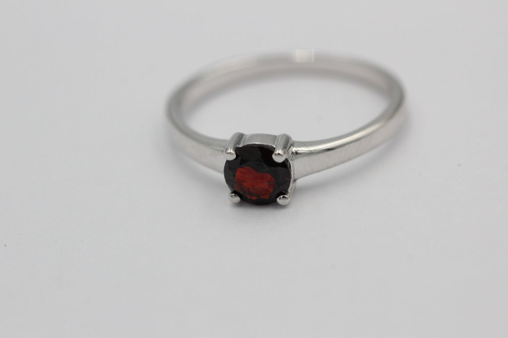 Edler 1,15 Carat Granat Ring 925 Silber Fingerring blutrot Grosse 7 / 15 / 45