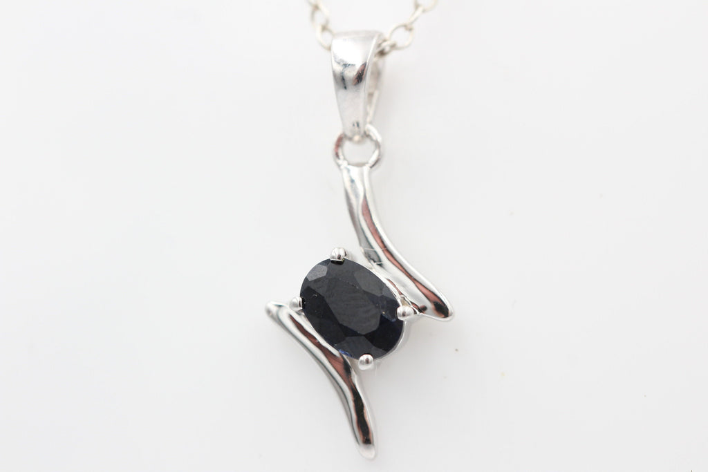 0,72 Carat schwarzer Saphir Anhänger 925 Silber Saphiranhänger