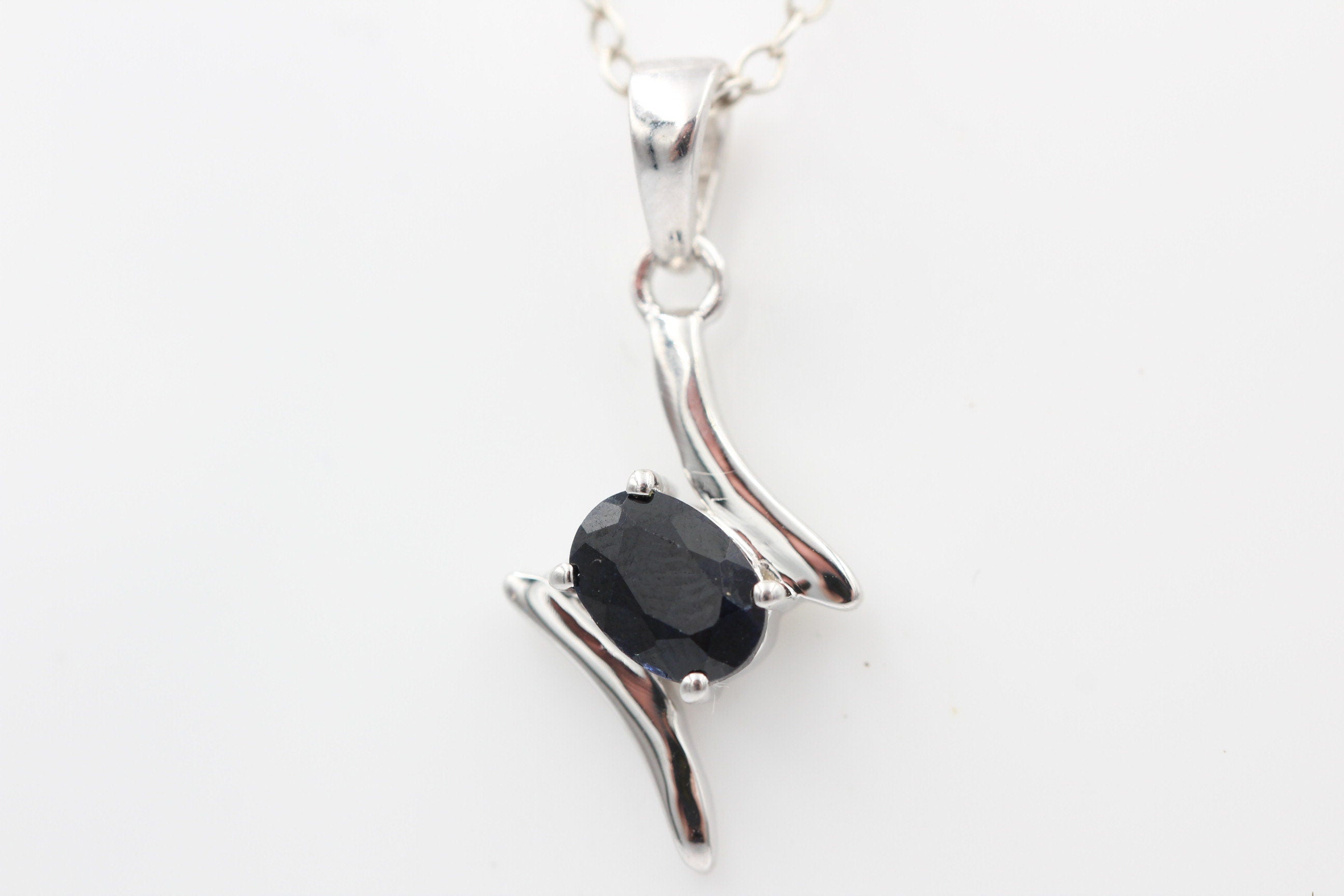 0,72 Carat schwarzer Saphir Anhänger 925 Silber Saphiranhänger