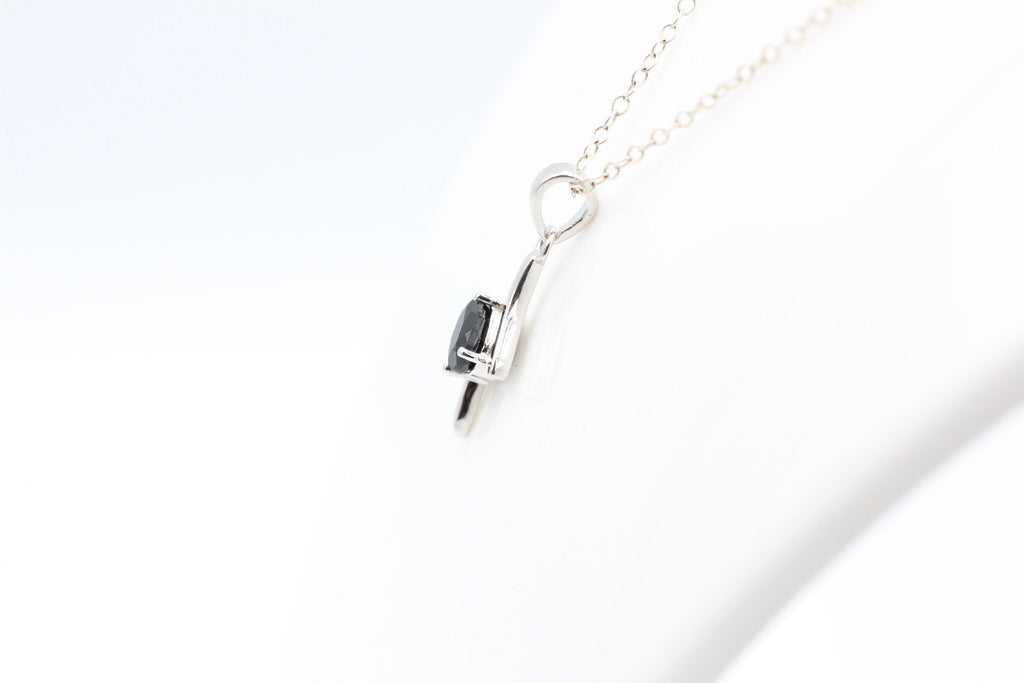 0,72 Carat schwarzer Saphir Anhänger 925 Silber Saphiranhänger