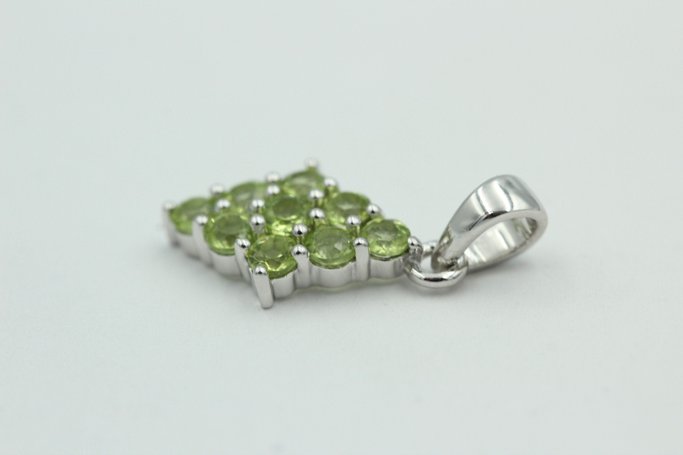 1,7 Carat maigrüner Peridot Anhänger 925 Silber Collier Kette Peridotanhänger