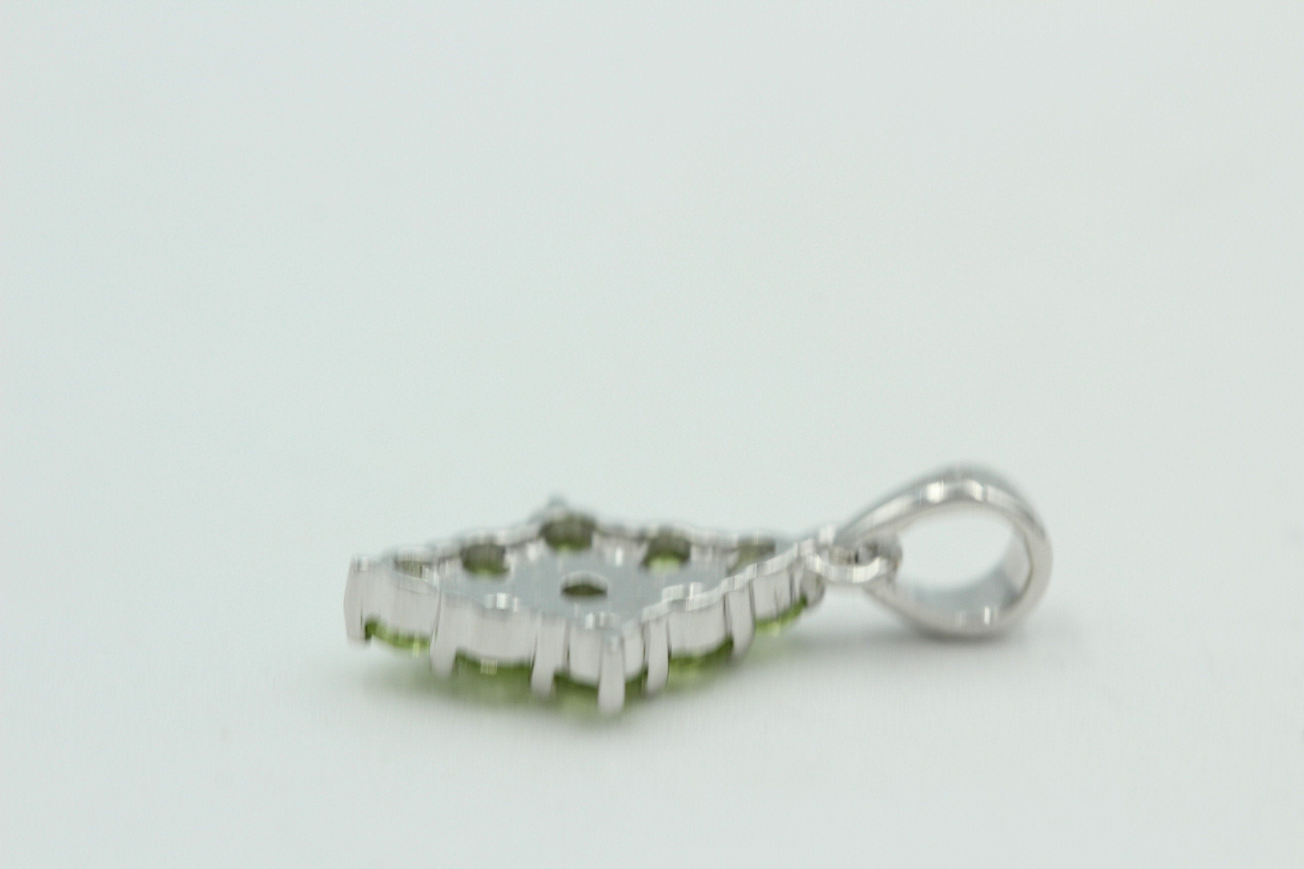 1,7 Carat maigrüner Peridot Anhänger 925 Silber Collier Kette Peridotanhänger