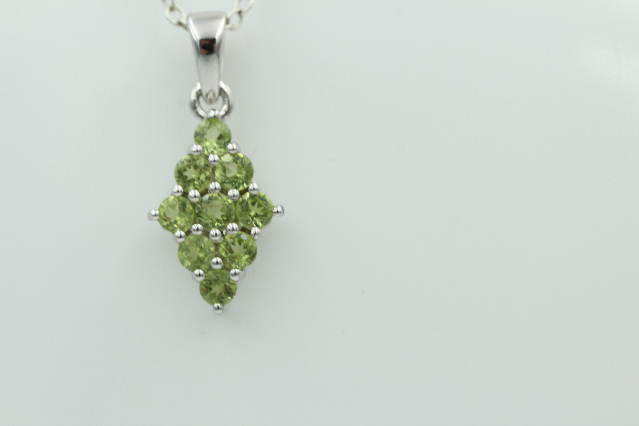 1,7 Carat maigrüner Peridot Anhänger 925 Silber Collier Kette Peridotanhänger