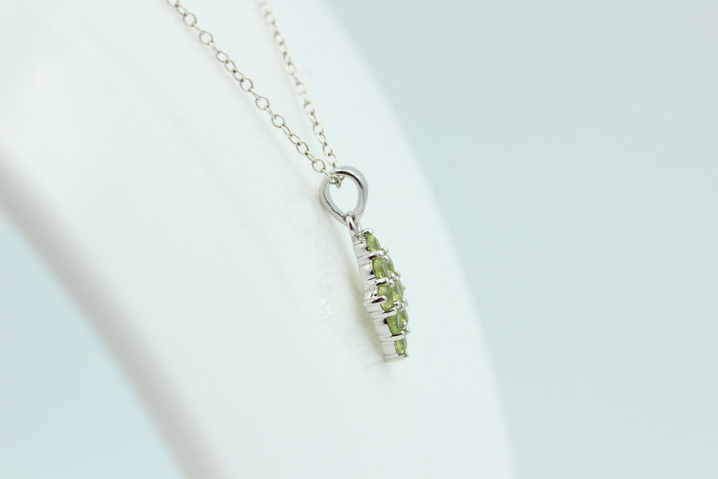1,7 Carat maigrüner Peridot Anhänger 925 Silber Collier Kette Peridotanhänger