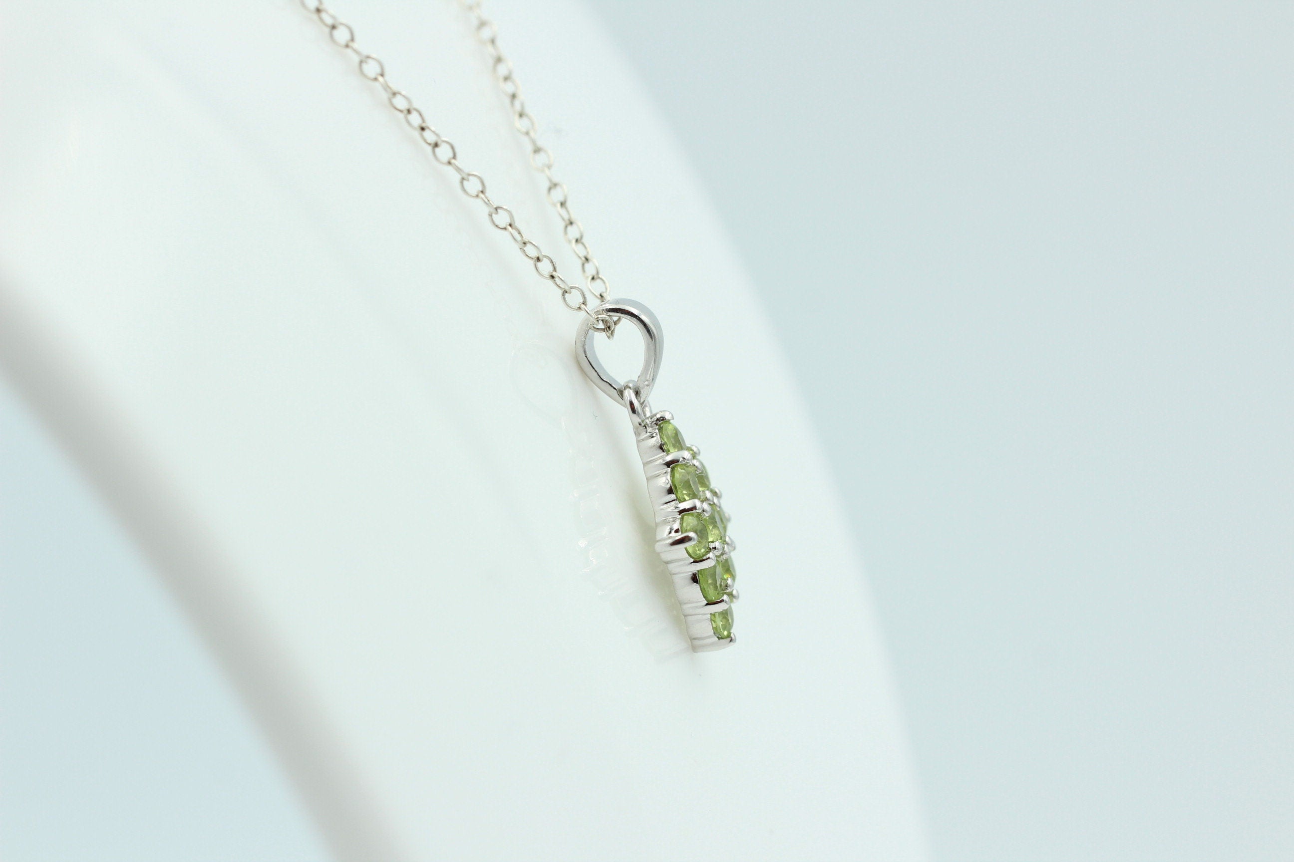 1,7 Carat maigrüner Peridot Anhänger 925 Silber Collier Kette Peridotanhänger