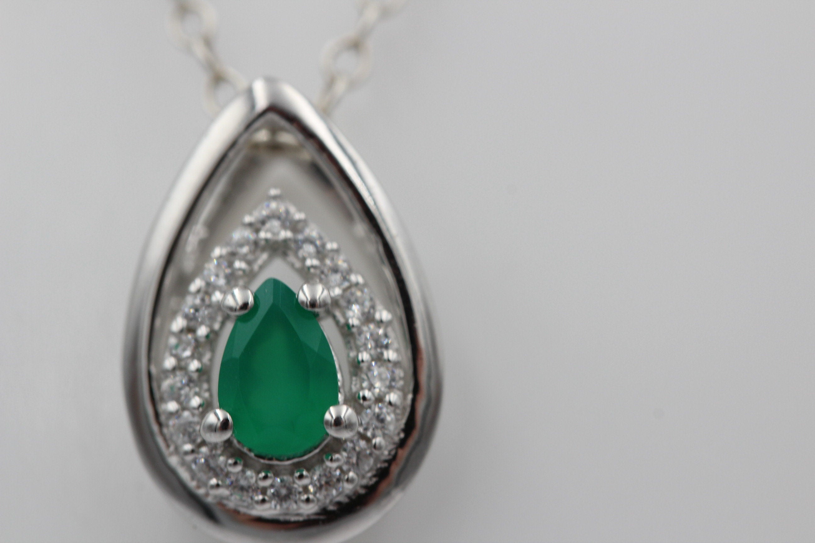 Edler 0,51 Carat grüner Onyx Anhänger 925 Silber  grüner Edelstein seltener grüner Onyx