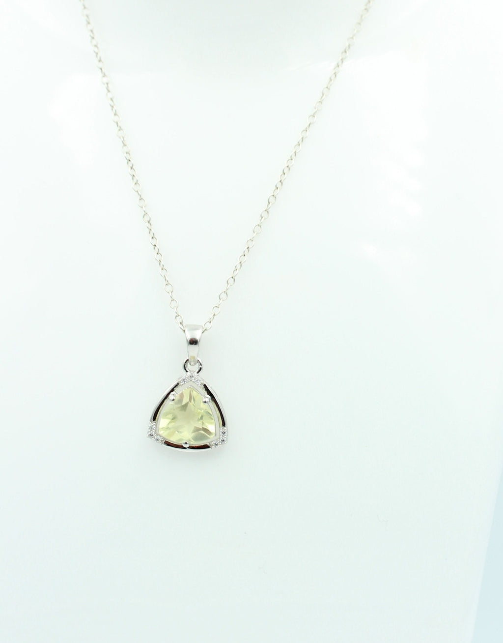 2,28 Carat Limonenquarz Anhänger grüner Lemonquarz mit Zirkonia 925 Silber Kette