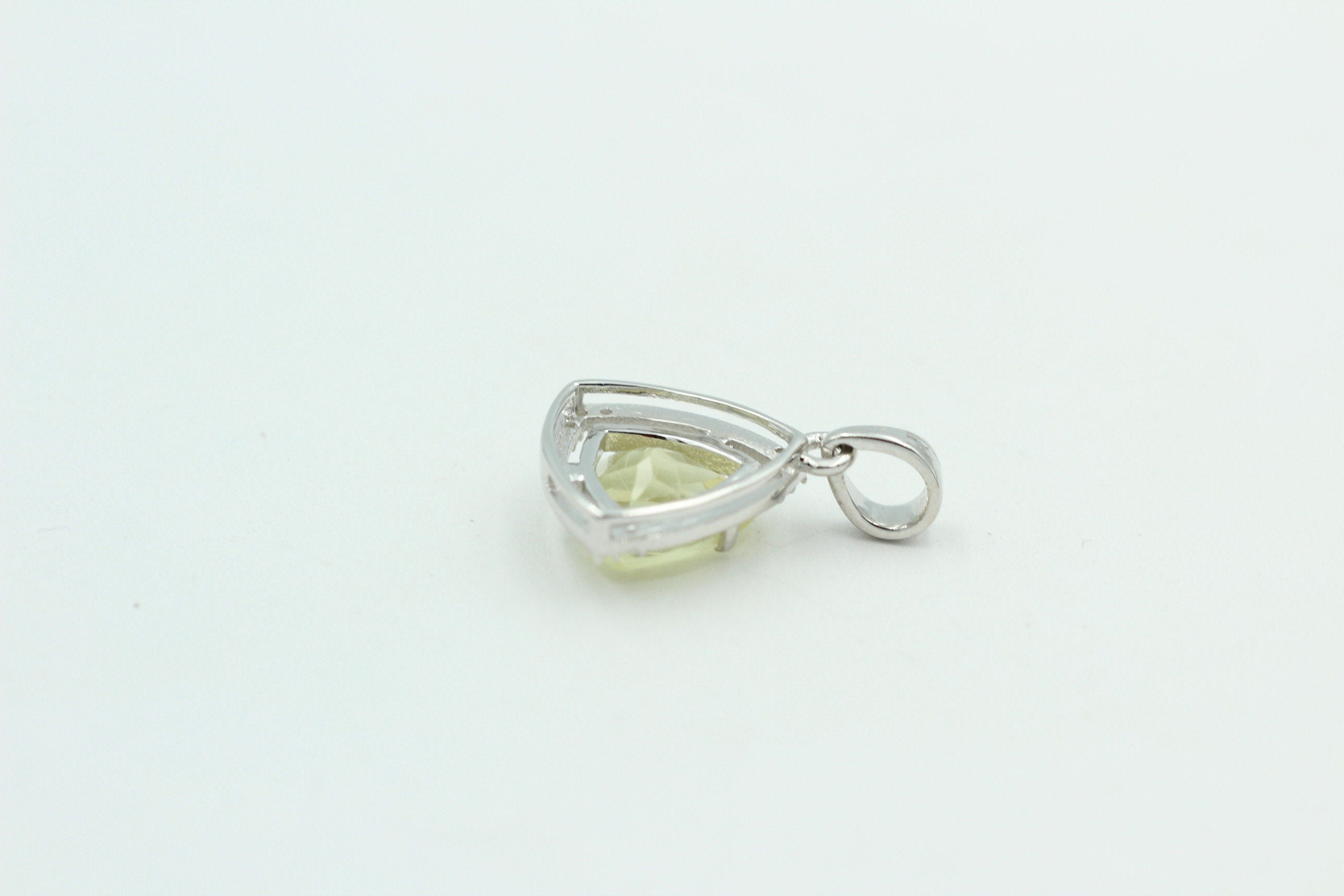 2,28 Carat Limonenquarz Anhänger grüner Lemonquarz mit Zirkonia 925 Silber Kette