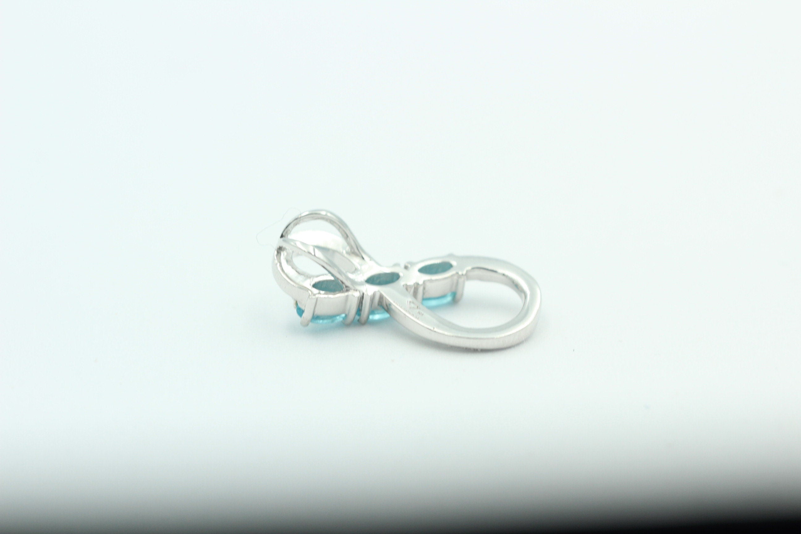 0,72 Carat seltener Apatit Anhänger Unendlichkeit 925 Silber Infinity