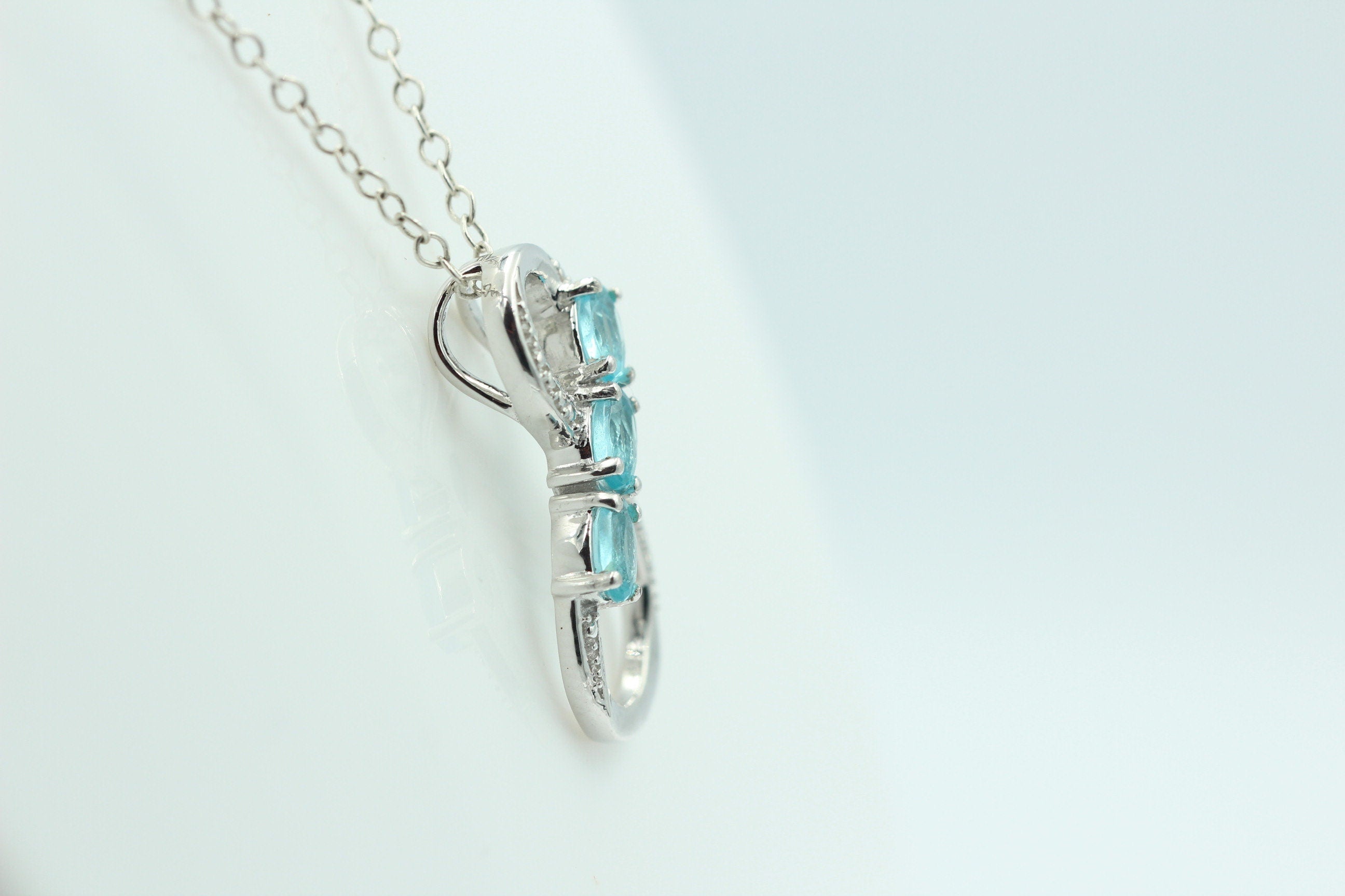 0,72 Carat seltener Apatit Anhänger Unendlichkeit 925 Silber Infinity