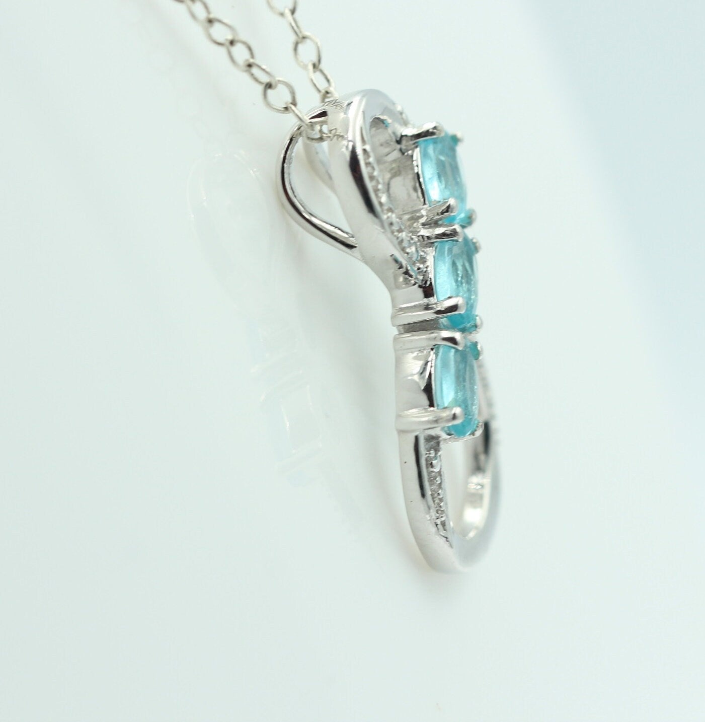 0,72 Carat seltener Apatit Anhänger Unendlichkeit 925 Silber Infinity
