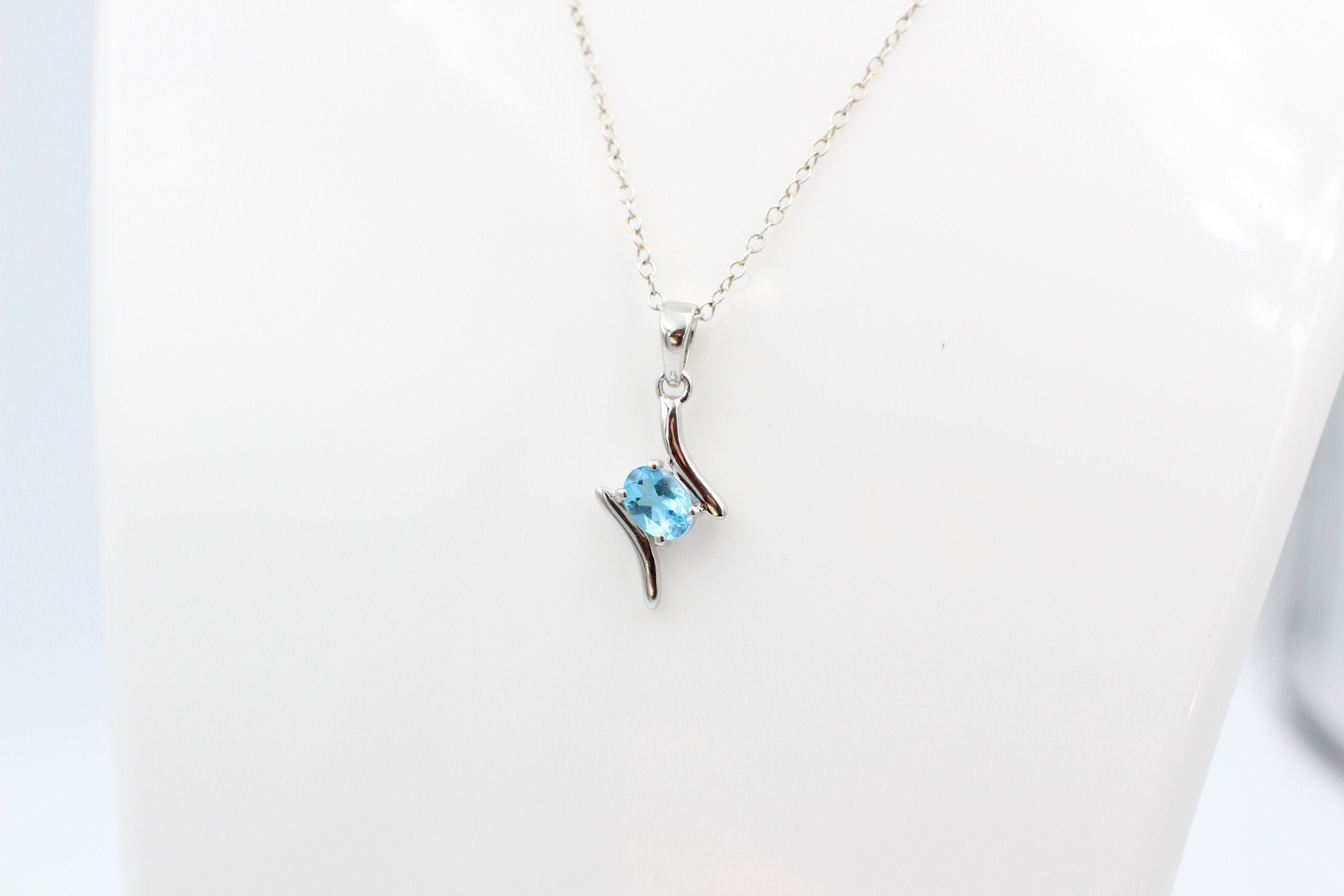 0,72 Carat schweizblauer Topas Anhänger 925 Silber swiss blue Topas