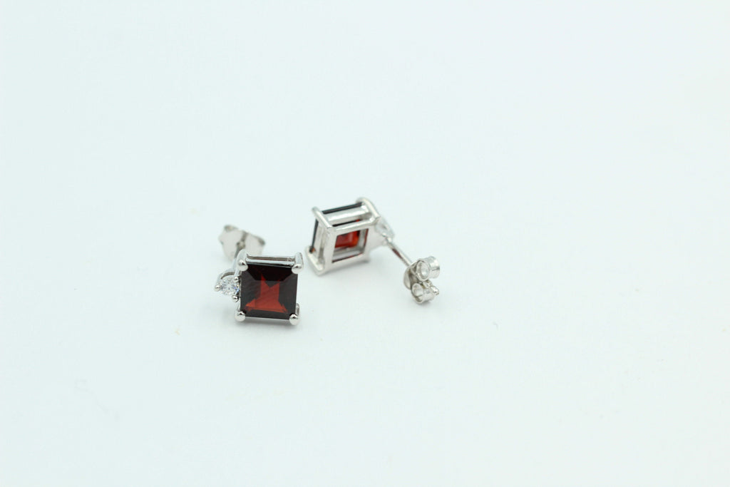 Edle 2,2 Carat Granat Ohrstecker 925 Silber mit Zirkonia Top blutroter Granat