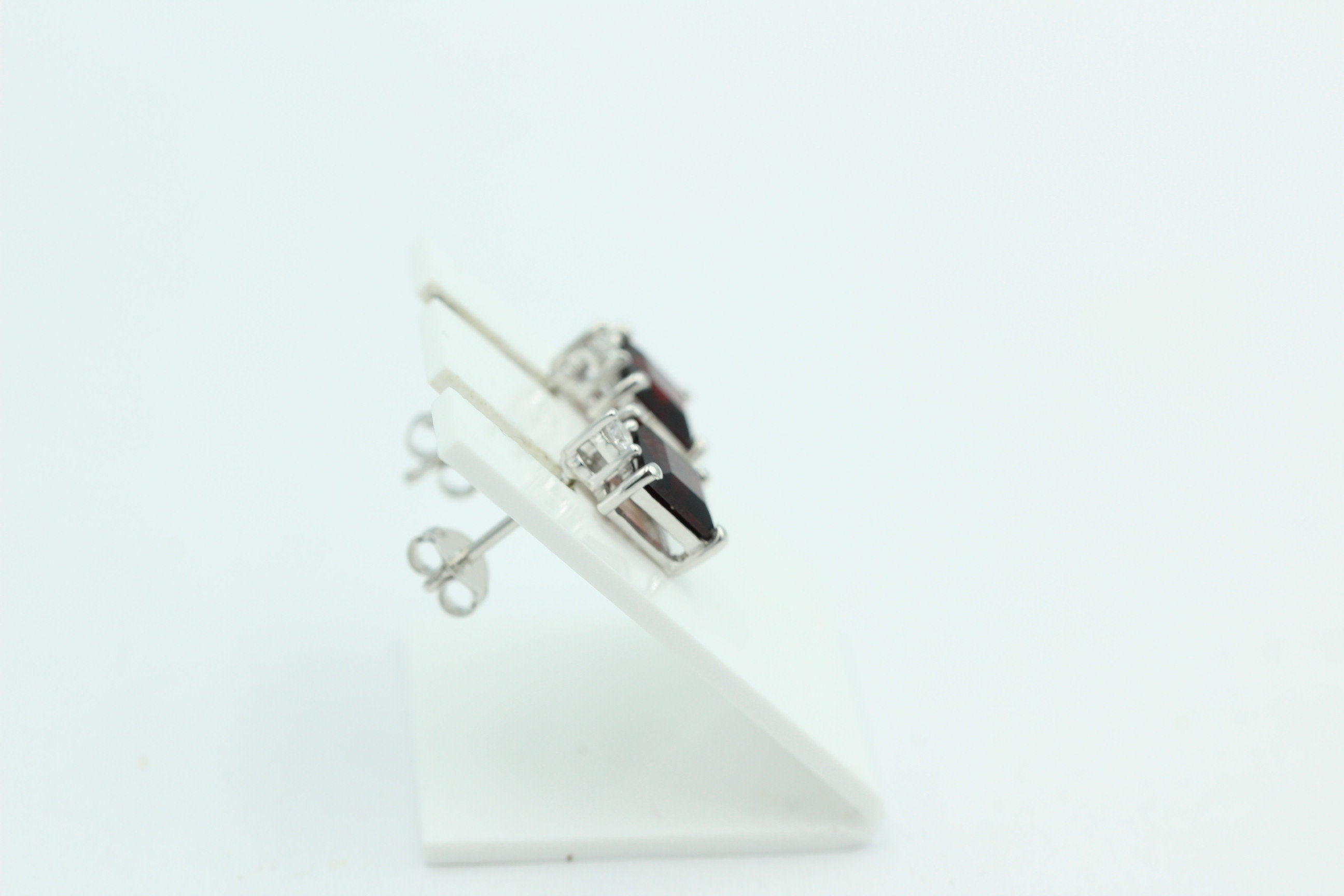 Edle 2,2 Carat Granat Ohrstecker 925 Silber mit Zirkonia Top blutroter Granat