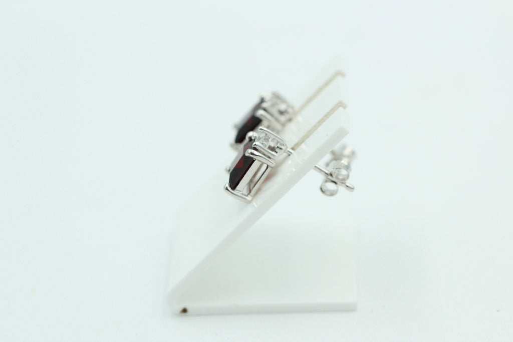 Edle 2,2 Carat Granat Ohrstecker 925 Silber mit Zirkonia Top blutroter Granat