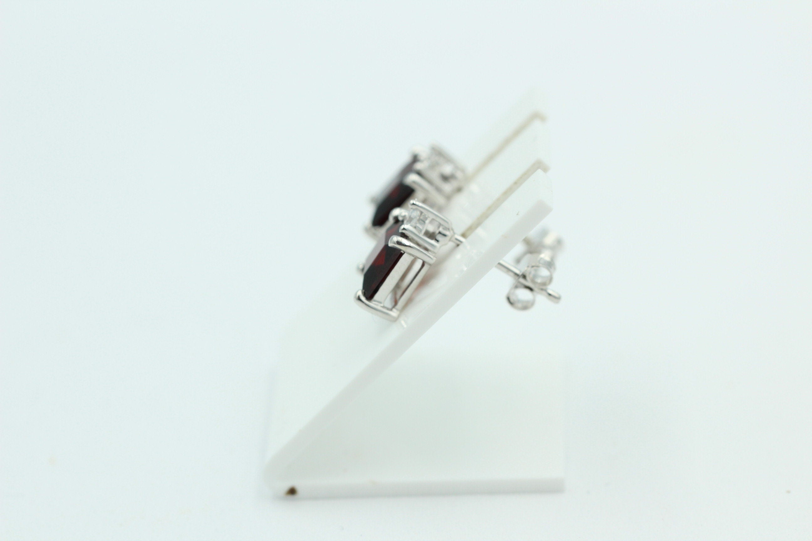Edle 2,2 Carat Granat Ohrstecker 925 Silber mit Zirkonia Top blutroter Granat