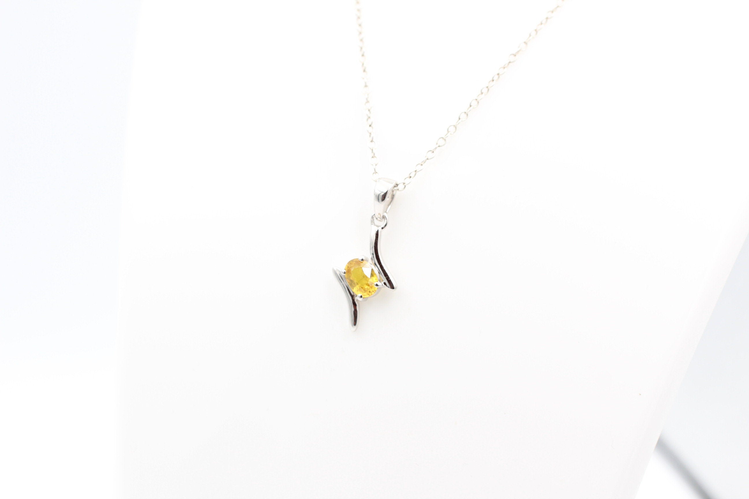 0,72 Carat gelber Saphir Anhänger 925 Silber Collier Kette  Saphiranhänger Top