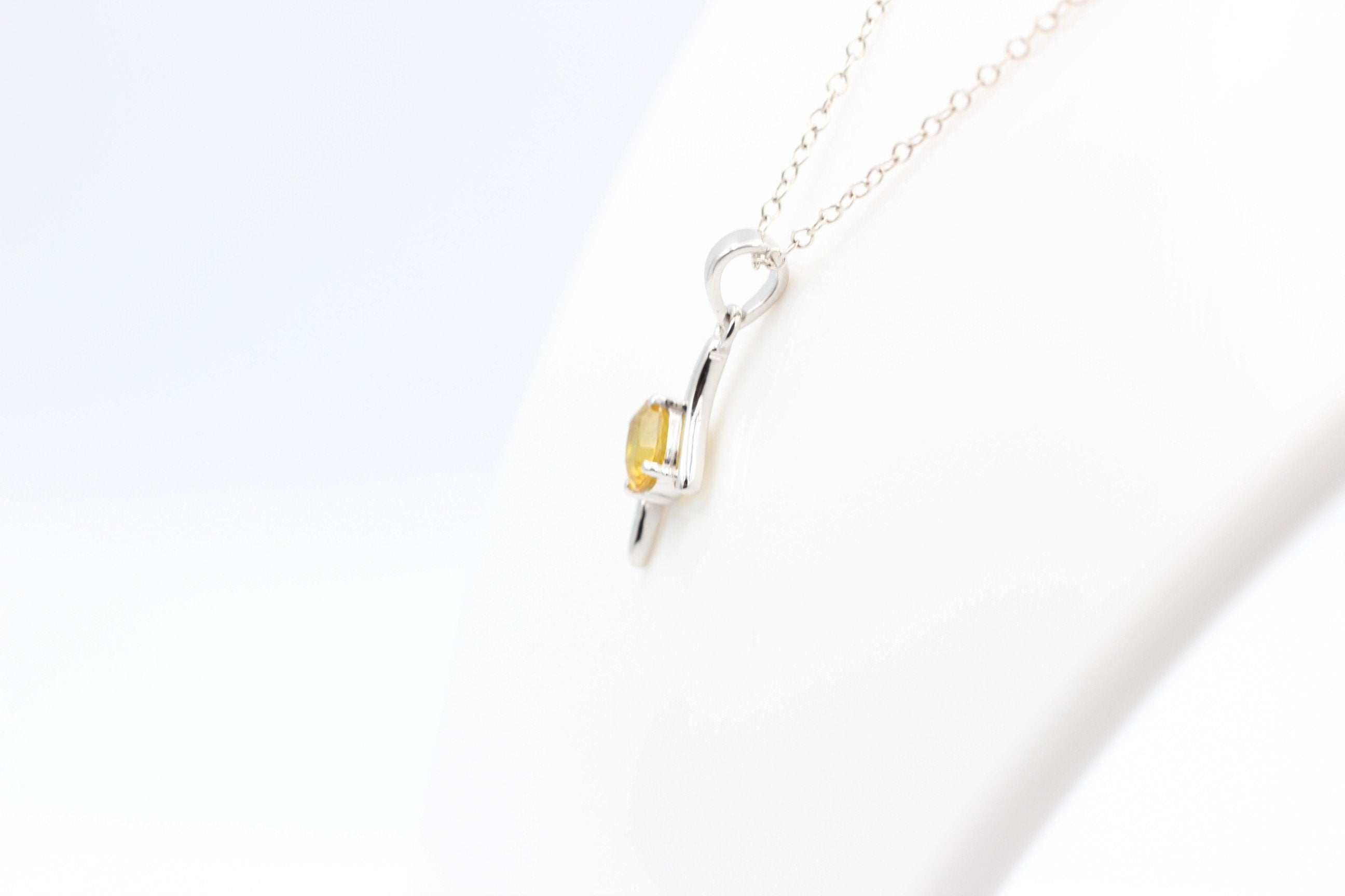 0,72 Carat gelber Saphir Anhänger 925 Silber Collier Kette  Saphiranhänger Top