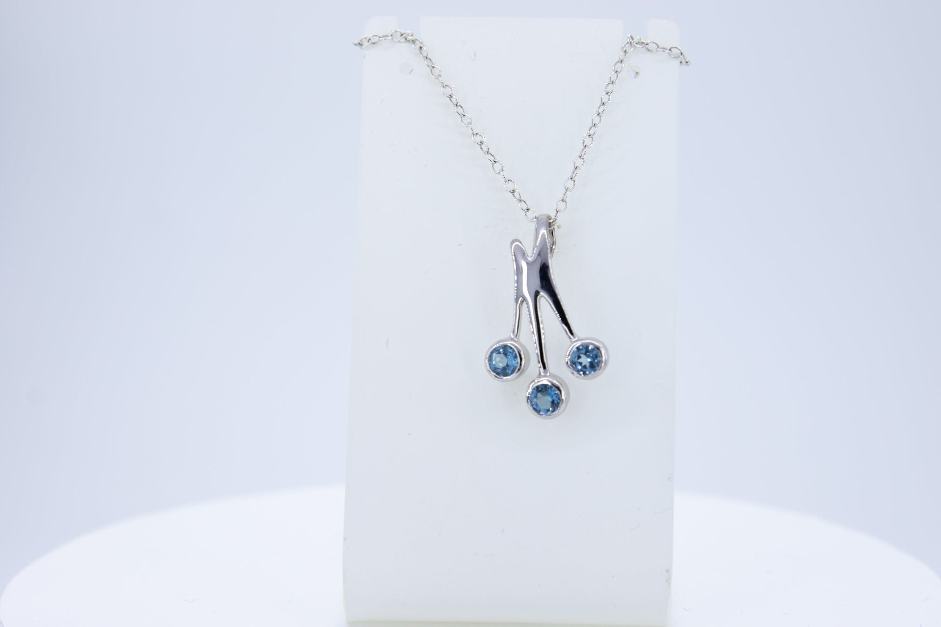 0,9 Carrat Blautopas Design Anhanger 925  Silber Collier Kette himmelblauer Topas