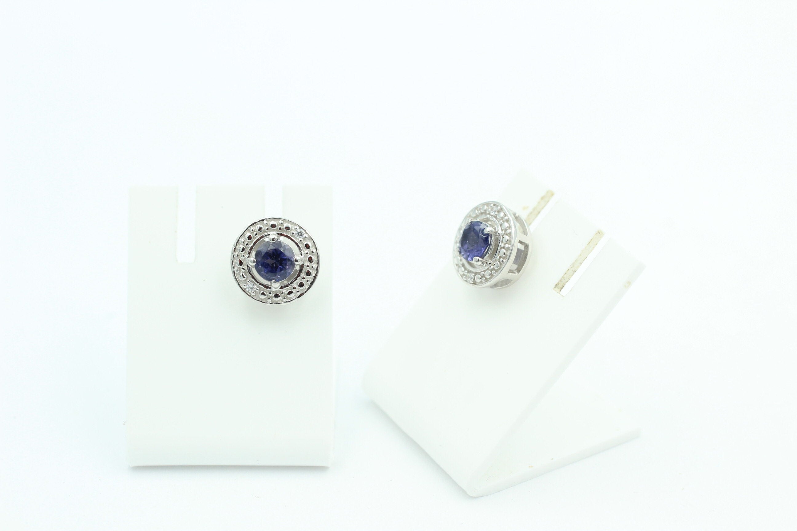 1,2 Carat Iolith Ohrstecker 925 Silber Wassersaphir Luchssaphir mit Zirkonias