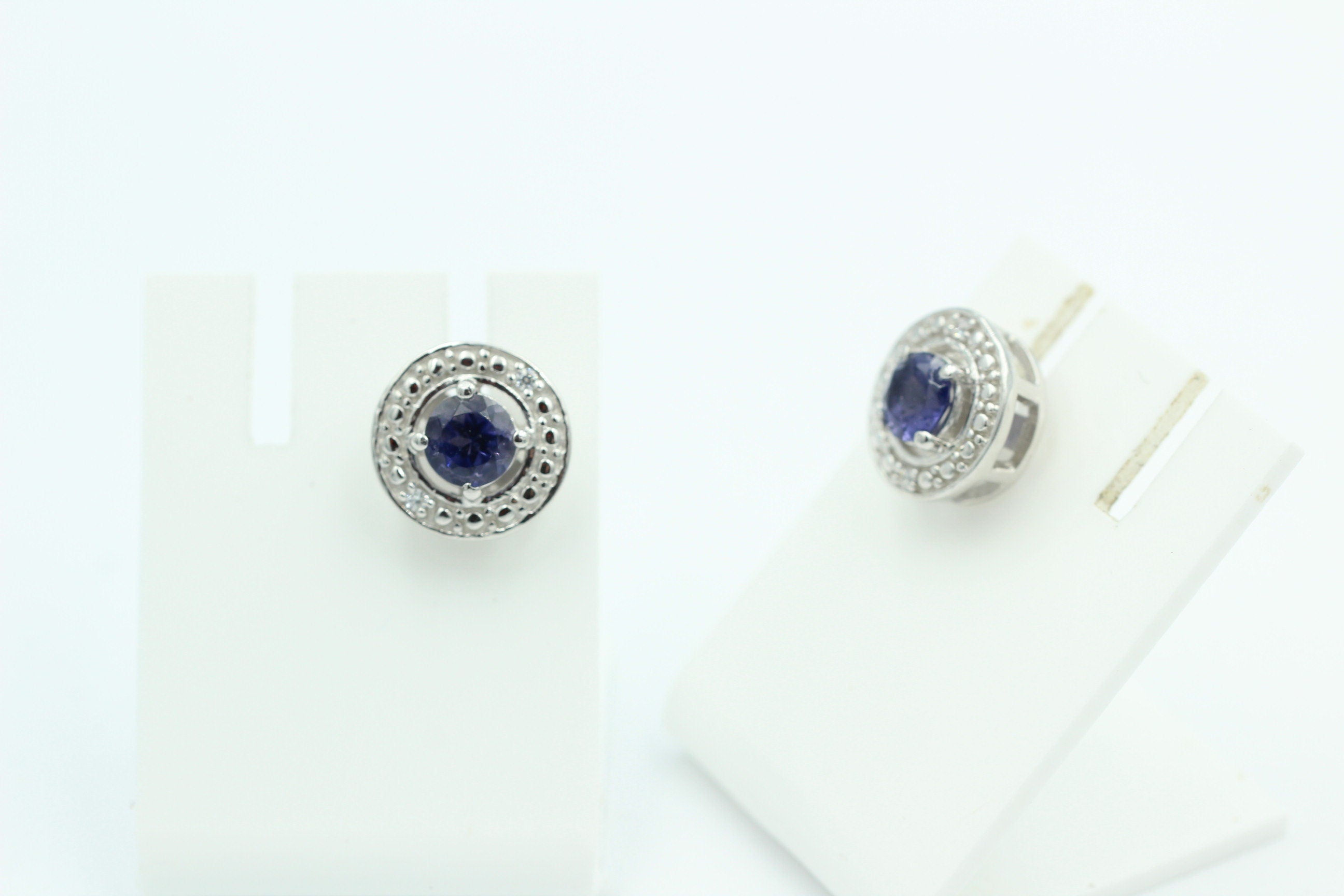 1,2 Carat Iolith Ohrstecker 925 Silber Wassersaphir Luchssaphir mit Zirkonias