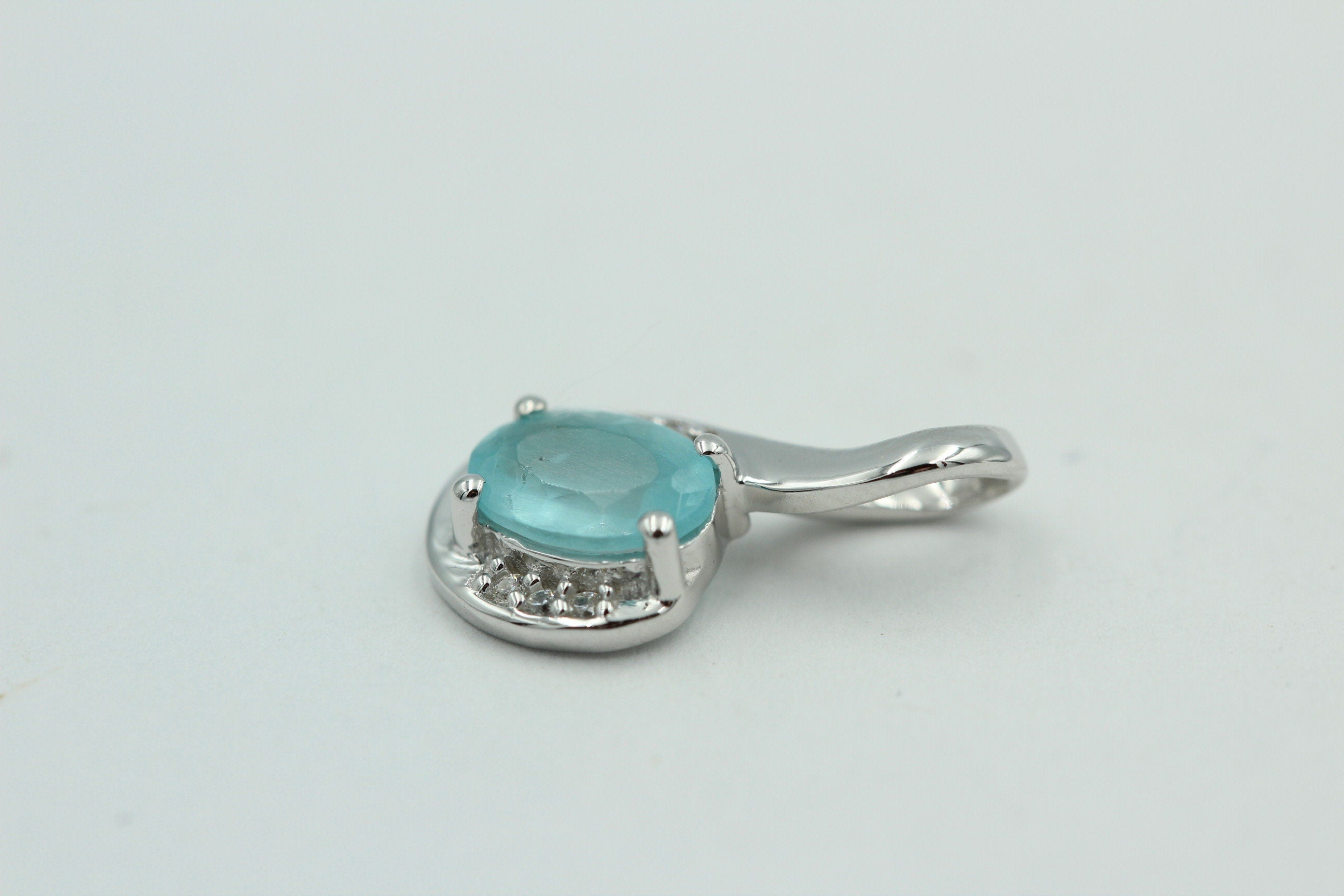 1,12 Carat blauer Apatit  Anhänger 925 Silber  mit Zirkonia