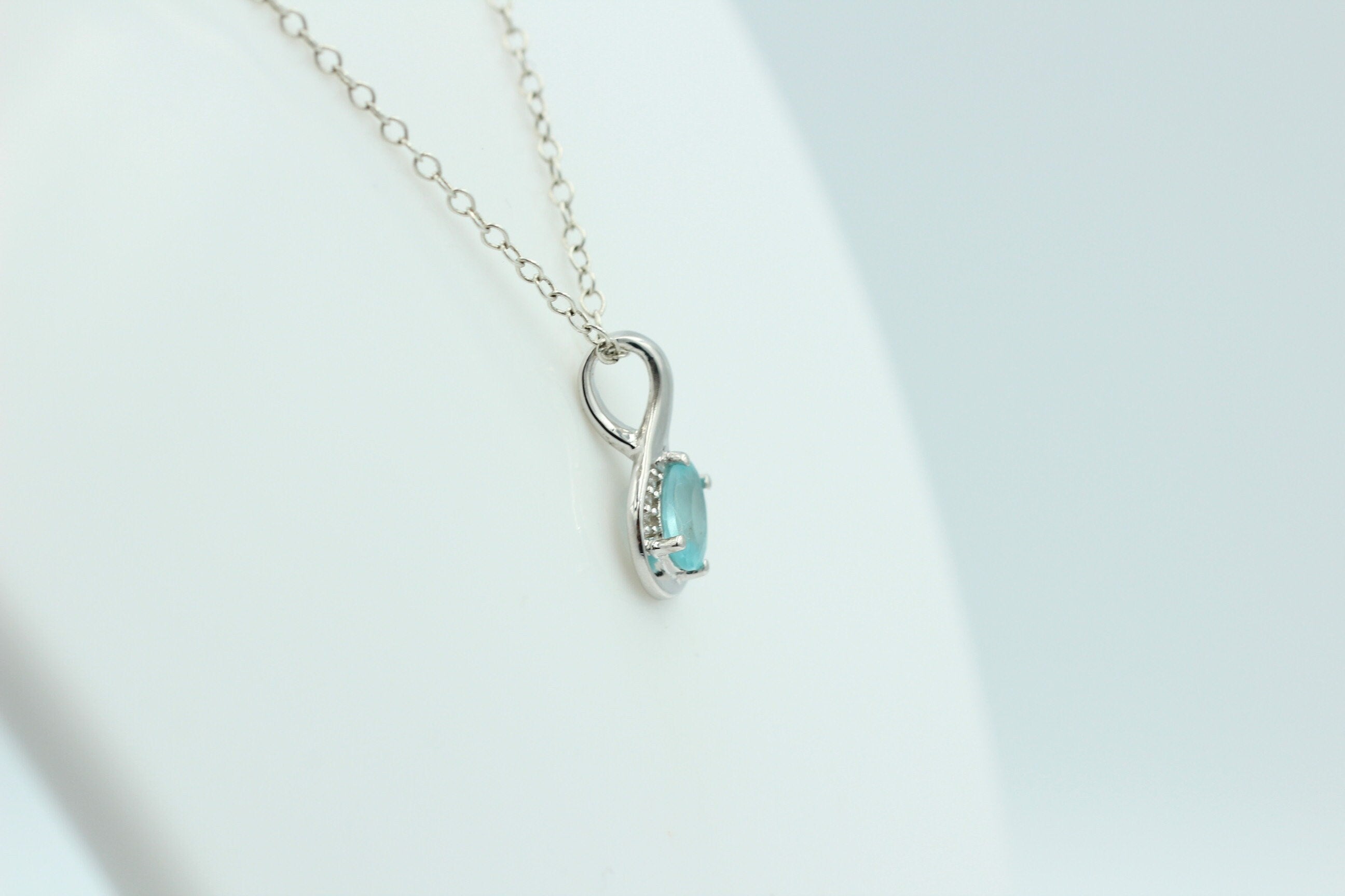 1,12 Carat blauer Apatit  Anhänger 925 Silber  mit Zirkonia