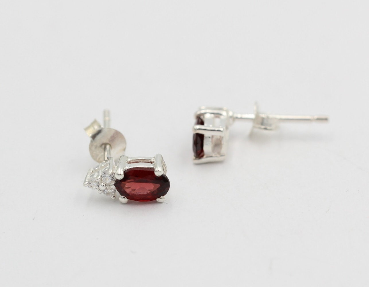 Edle 0,9 Carat Granat  Ohrstecker 925 Silber blutroter Granat Schmuck Zirkonia