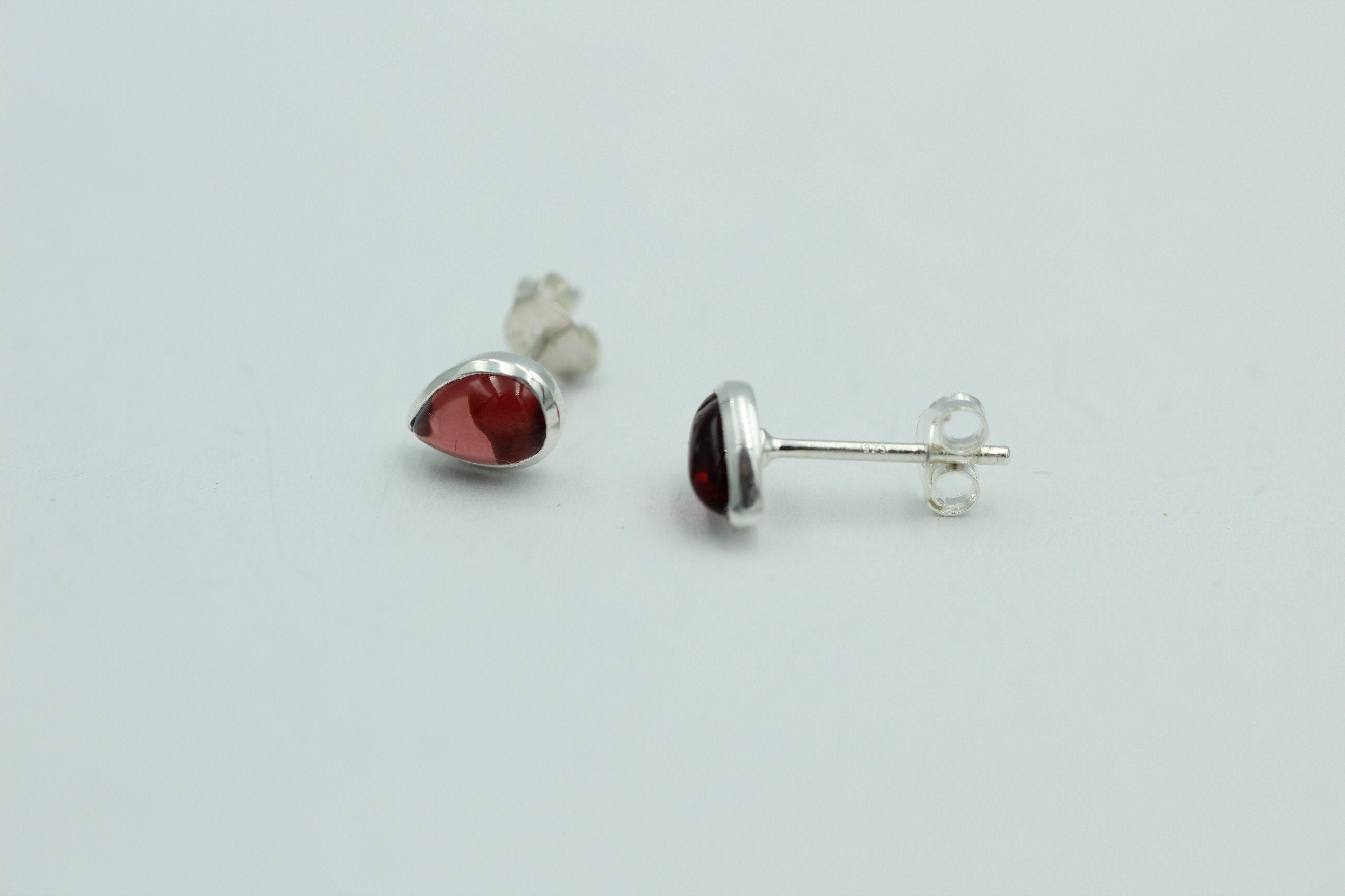 Edle 0,88 Carat Granat Cabochon Ohrstecker 925 Silber Tropfen Granat Schmuck