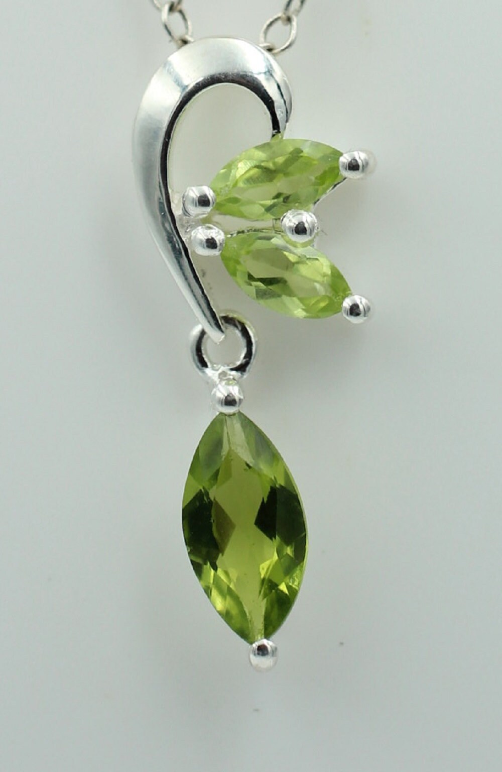 Edler 1,3 Carat Peridot Design Anhänger 925 Silber Collier Kette Olivin