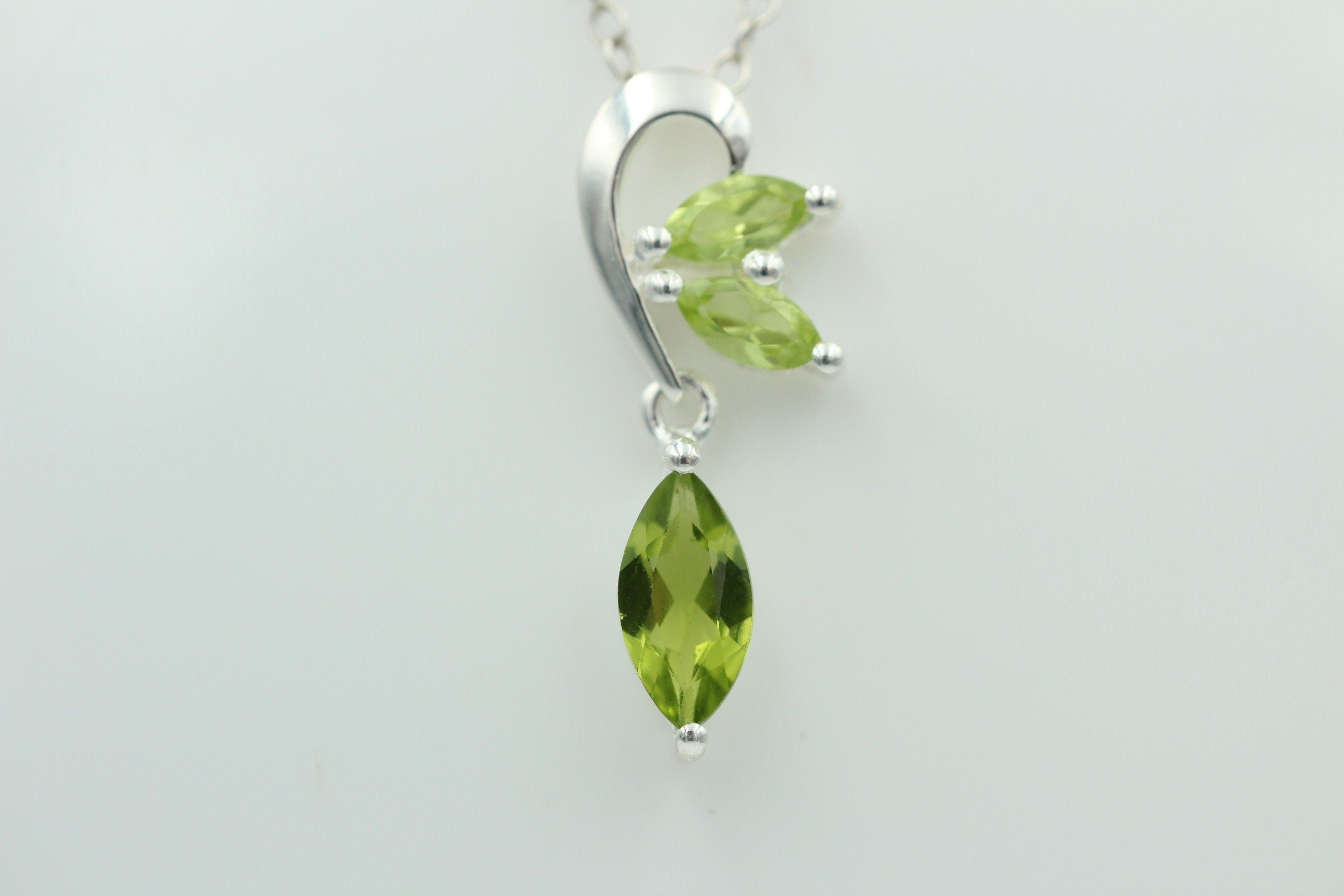 Edler 1,3 Carat Peridot Design Anhänger 925 Silber Collier Kette Olivin
