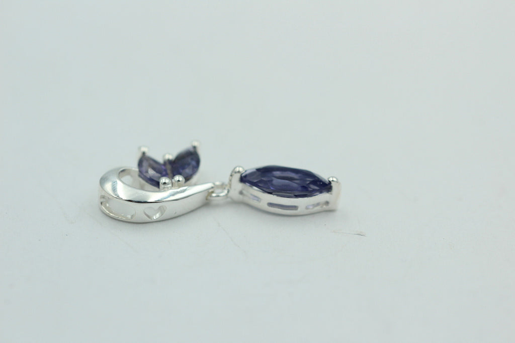 Edler 1,4 Carat Iolith Design Anhänger 925 Silber Collier Kette Wassersaphir