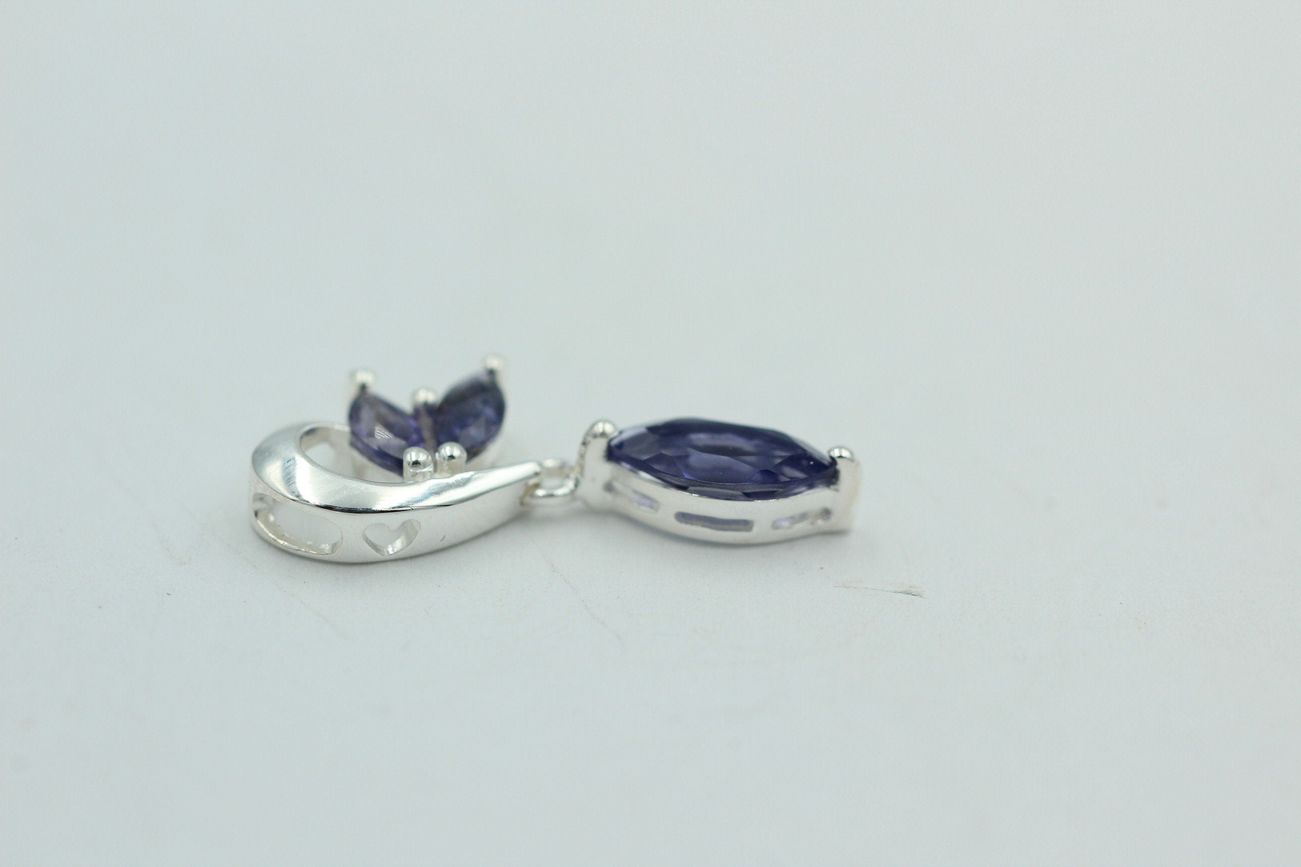 Edler 1,4 Carat Iolith Design Anhänger 925 Silber Collier Kette Wassersaphir