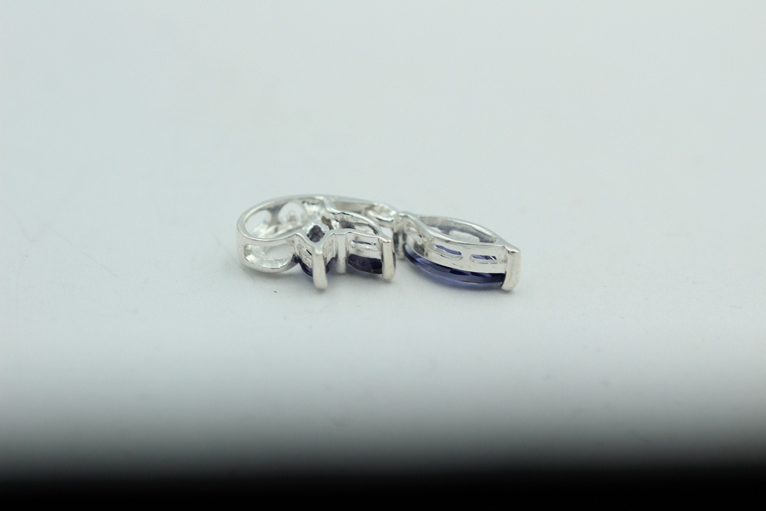 Edler 1,4 Carat Iolith Design Anhänger 925 Silber Collier Kette Wassersaphir