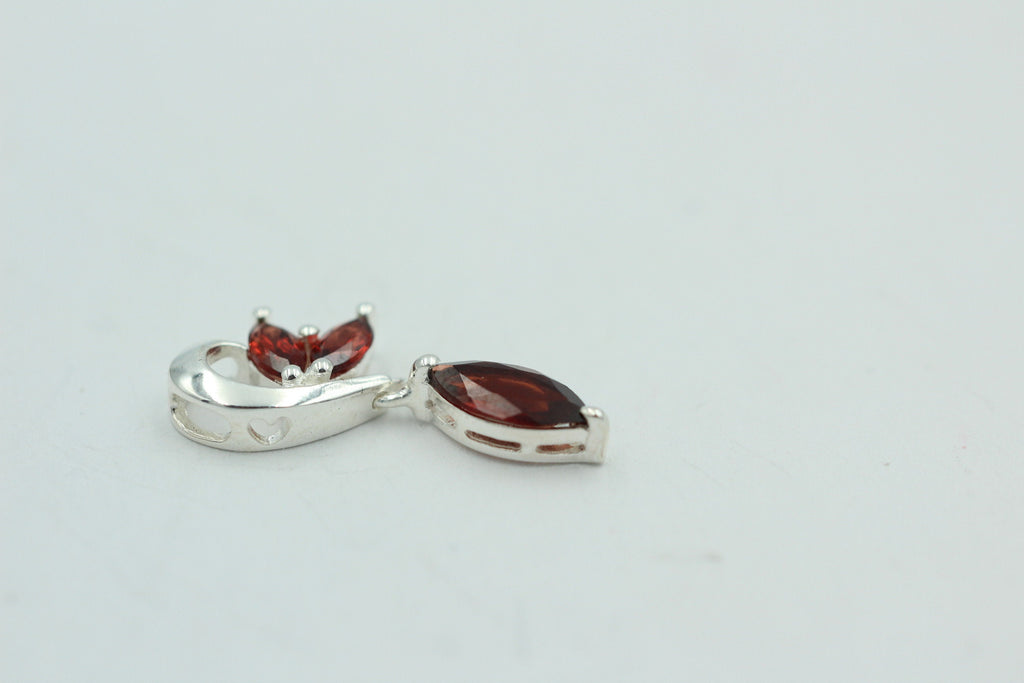 Edler 1,4 Carat Granat Design Anhänger 925 Silber Collier Kette roter Edelstein