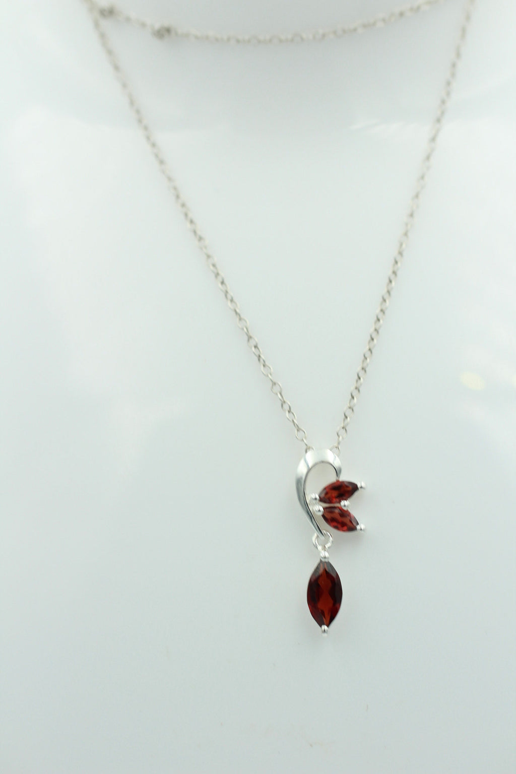 Edler 1,4 Carat Granat Design Anhänger 925 Silber Collier Kette roter Edelstein