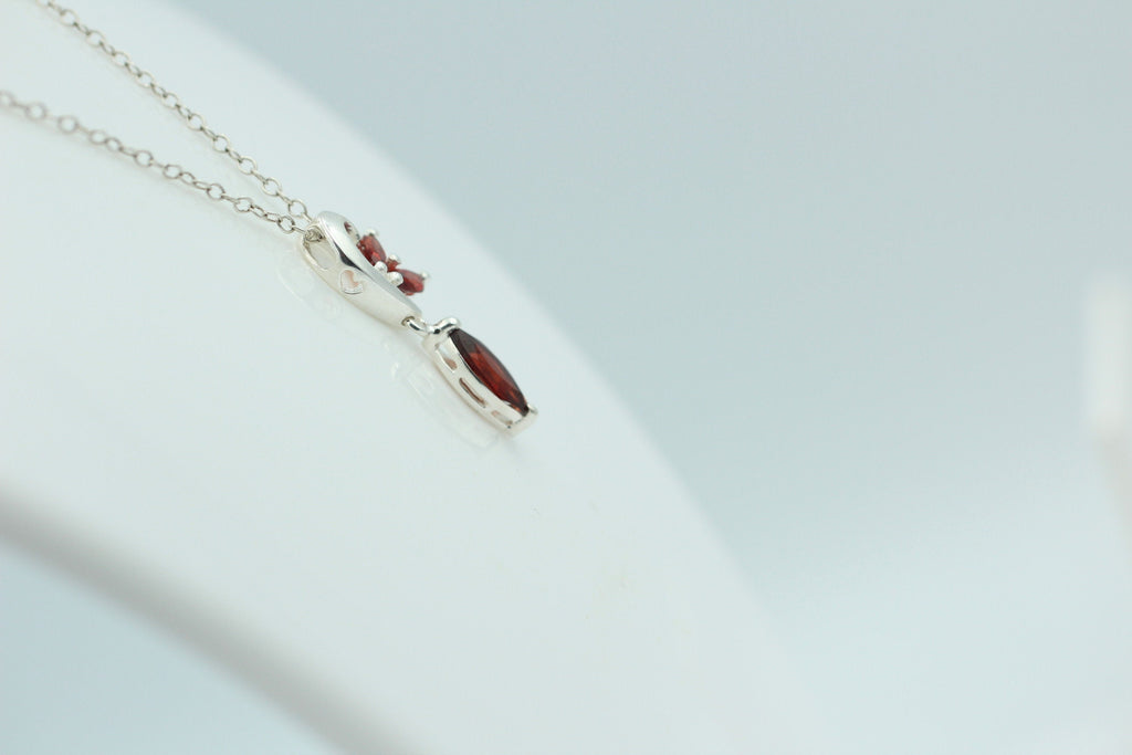 Edler 1,4 Carat Granat Design Anhänger 925 Silber Collier Kette roter Edelstein