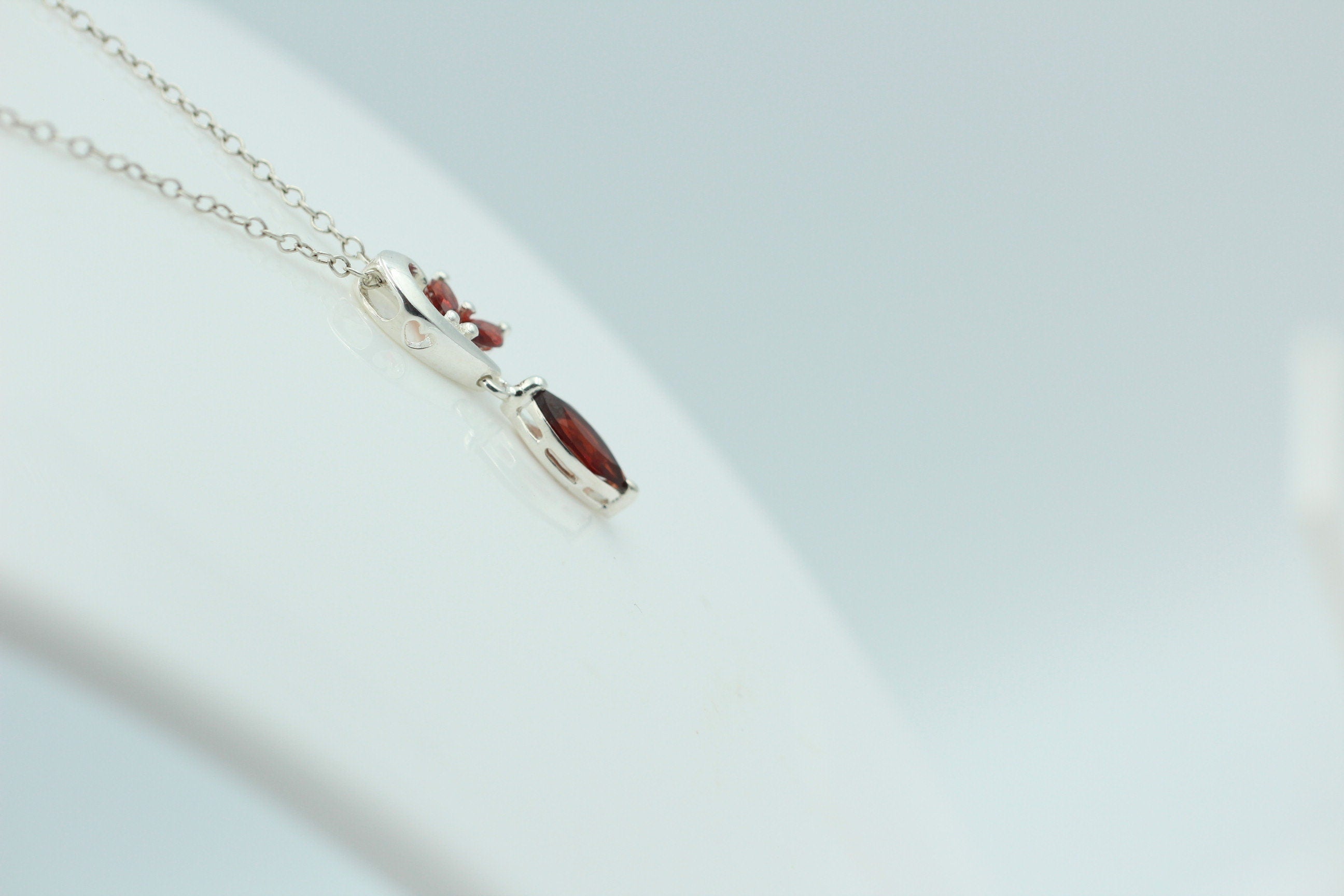 Edler 1,4 Carat Granat Design Anhänger 925 Silber Collier Kette roter Edelstein