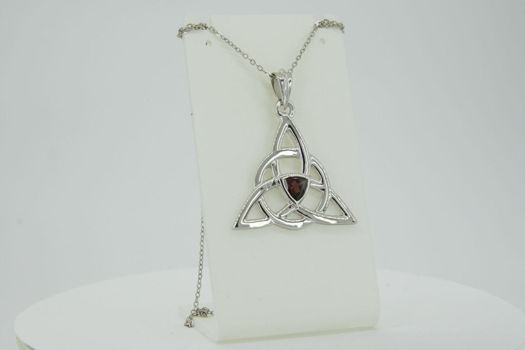 0,8 Carat Granat Anhänger keltischen Knotenmuster 925 Silber Unendlichkeit