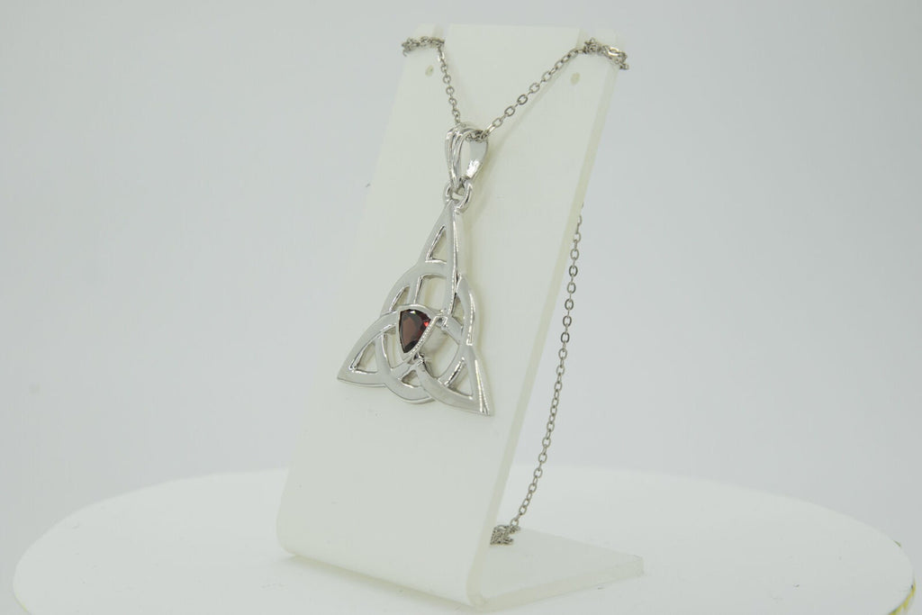 0,8 Carat Granat Anhänger keltischen Knotenmuster 925 Silber Unendlichkeit