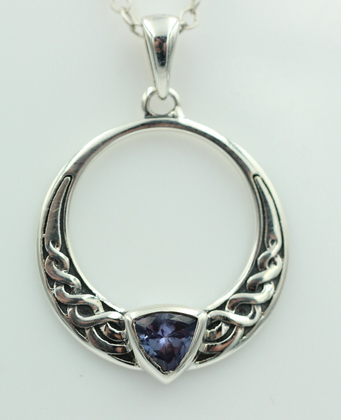 0,4 Carat Tansanit Anhänger 925 Silber Keltisches Muster Collier Kette