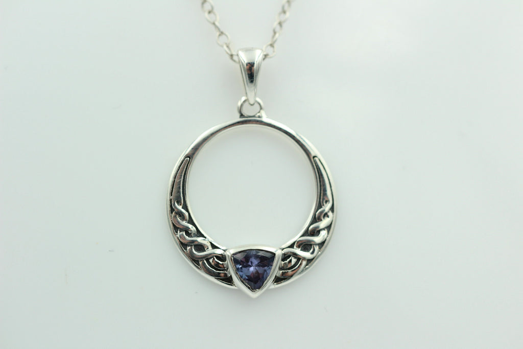 0,4 Carat Tansanit Anhänger 925 Silber Keltisches Muster Collier Kette