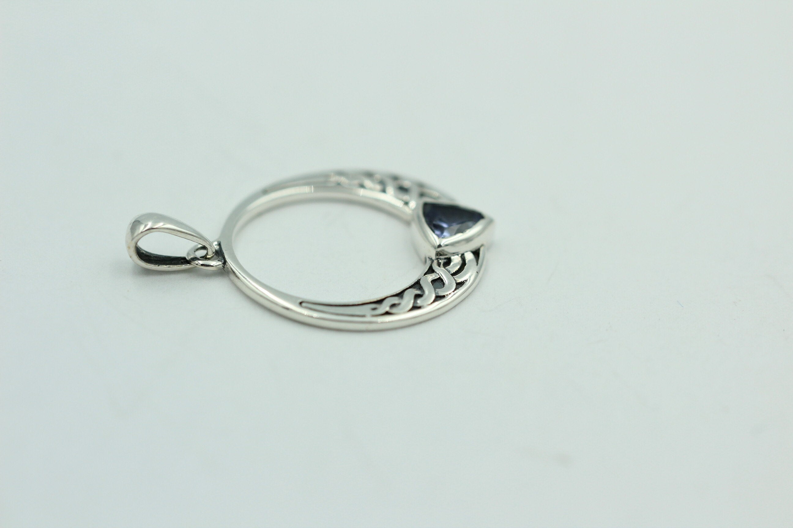 0,4 Carat Tansanit Anhänger 925 Silber Keltisches Muster Collier Kette