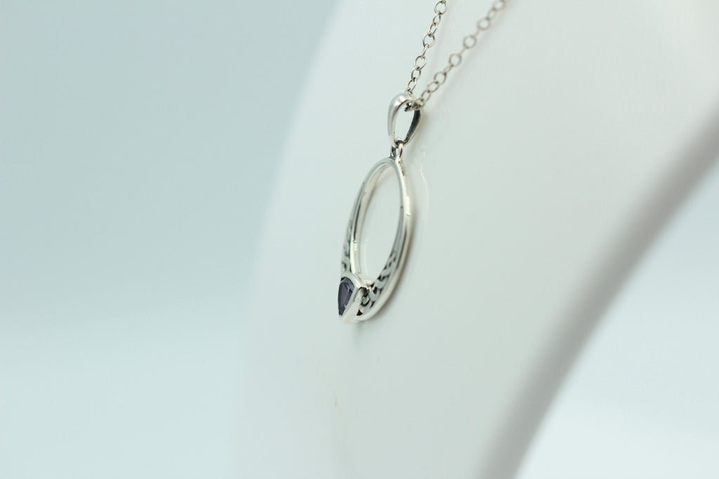 0,4 Carat Tansanit Anhänger 925 Silber Keltisches Muster Collier Kette