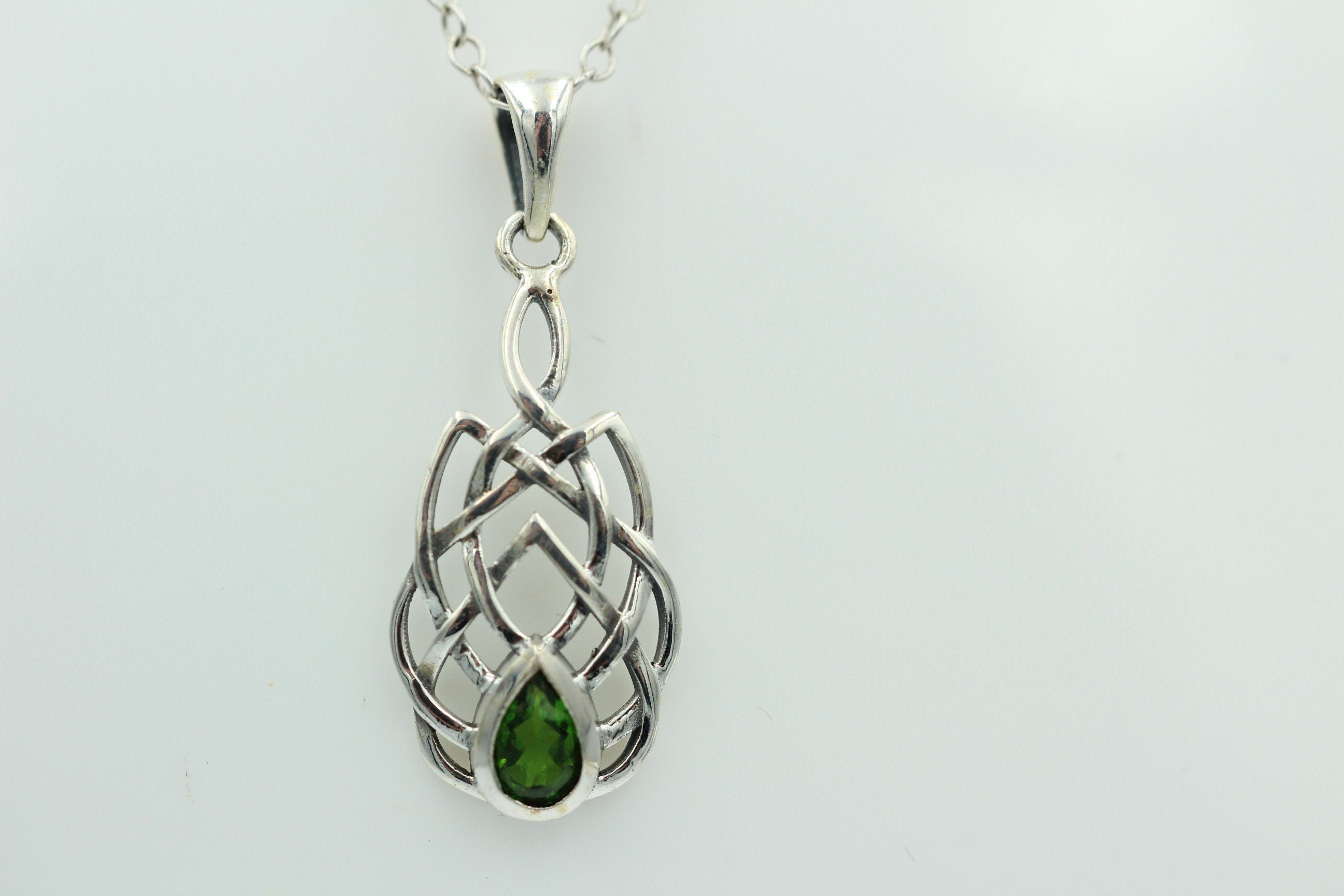 0,34 Carat Chromdiopsid Anhänger 925 Silber Keltisches Muster Collier Diopsid