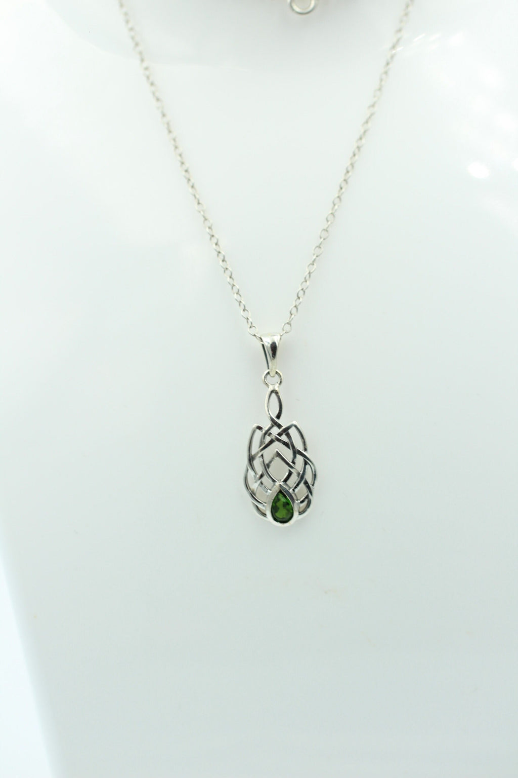 0,34 Carat Chromdiopsid Anhänger 925 Silber Keltisches Muster Collier Diopsid