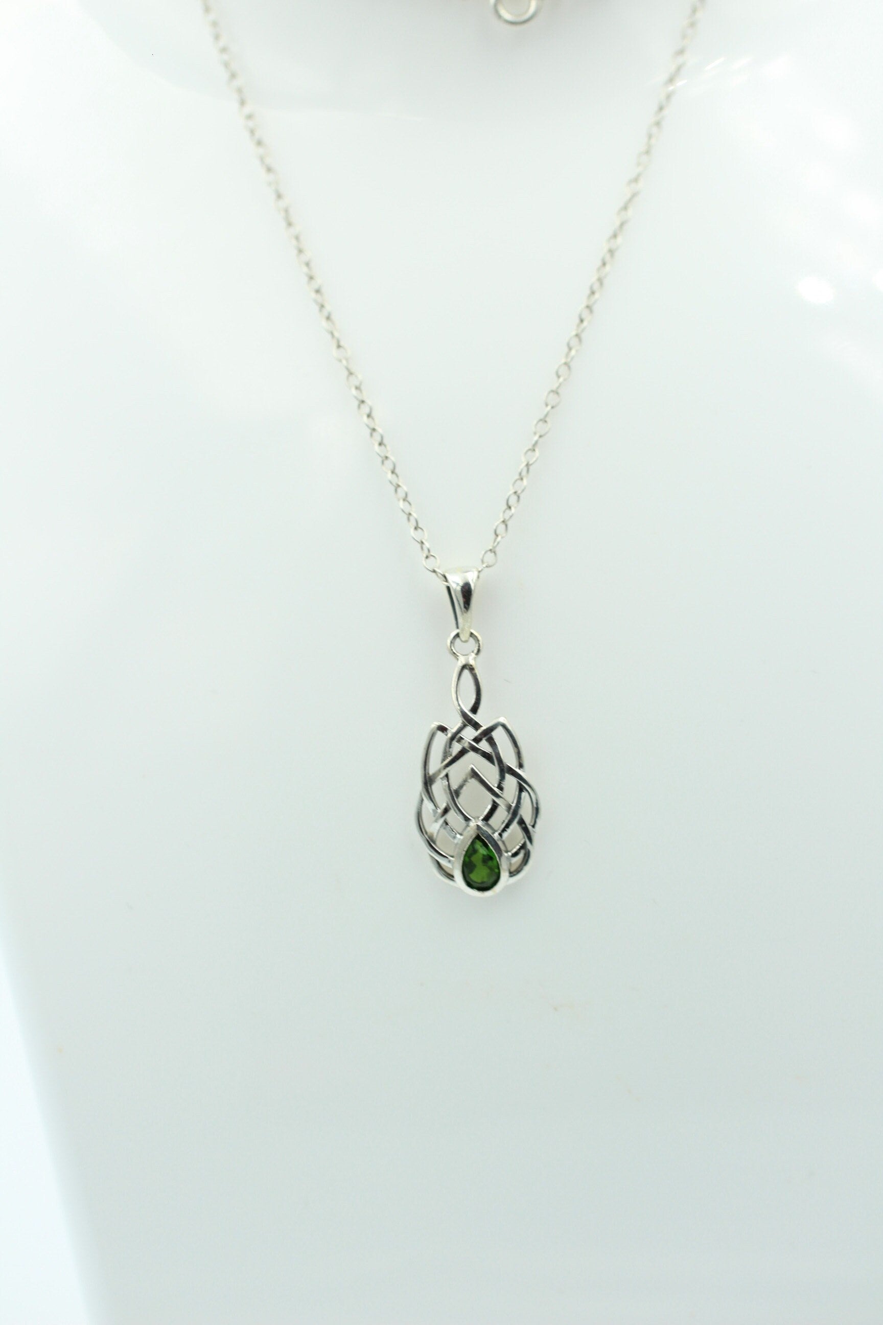 0,34 Carat Chromdiopsid Anhänger 925 Silber Keltisches Muster Collier Diopsid