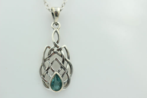 0,55 Carat Blautopas Anhänger 925 Silber Keltisches Muster Collier Topas